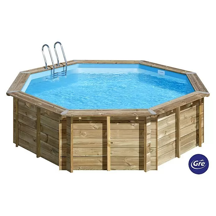 Gre Holz-Pool Violette 2 - Ø x H: 500 x 127 cm, Braun, 15.500 l - Sechseckiger Aufstellpool aus hellem Holz mit Metallleiter und blauem Wasser.