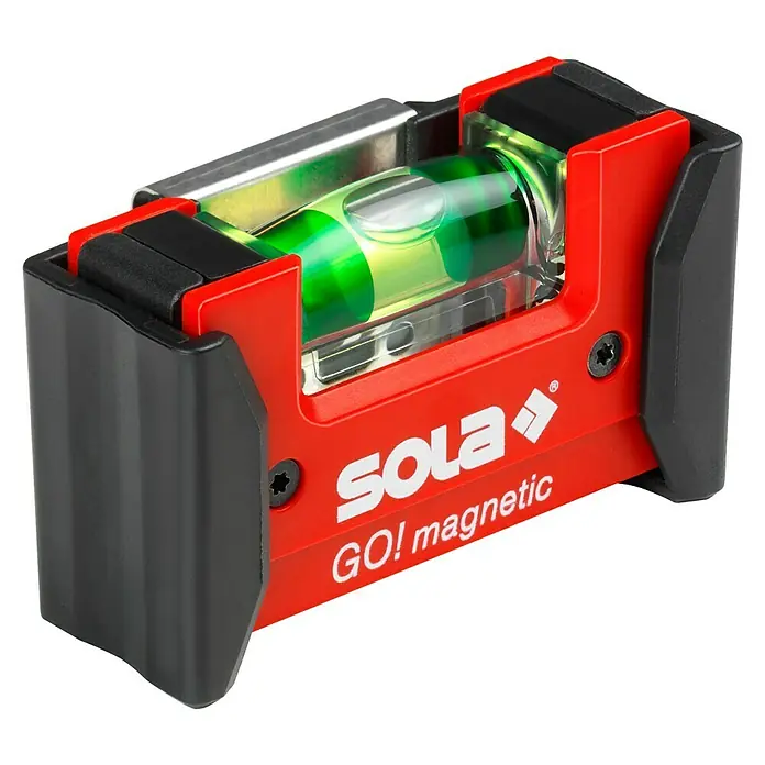 Sola Taschenwasserwaage GO! Magnatic - Länge: 7,5 cm, Anzahl Libellen: 1 Stk. - Nahaufnahme einer SOLA GO! Magnetic Wasserwaage, ideal für präzise Messungen mit starkem Magnet.