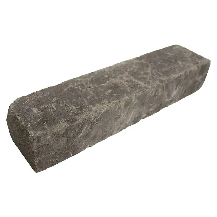 Christoph Mauerstein Collo-Block - 60 x 10,5 x 14 cm, Anthrazit, Beton - Grauer Pflasterstein: Ein einzelner, rechteckiger, grauer Pflasterstein mit rauer Textur, ideal für Gartenwege und Terrassen.