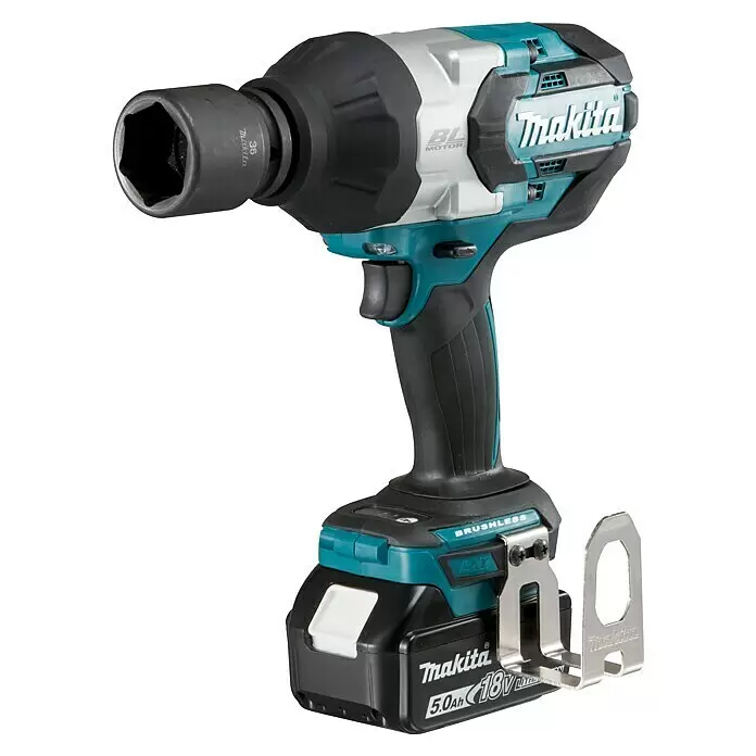 Makita LXT 18V Llave de impacto de batería DTW1001RTJ - 18 V, 2 baterías, 5 Ah, 1.700 Nm - Llave de impacto sin escobillas Makita turquesa y negra con vaso de 36mm, batería de 18V 5.0Ah y clip para cinturón.