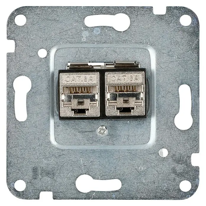 UAE-Datendose CAT 6 - 2-fach, Unterputzmontage - Nahaufnahme einer Cat6A-Doppelbuchse, die auf einer Metallplatte montiert ist. Ideal für Netzwerkinstallationen und Datenübertragung.