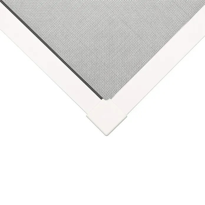 Tesa Mosquitera para ventana Falt - Blanco, Montaje de la mosquitera: Pinzas - Primer plano de un marco de ventana blanco con una malla mosquitera, ideal para mantener los insectos fuera y permitir la entrada de aire fresco.