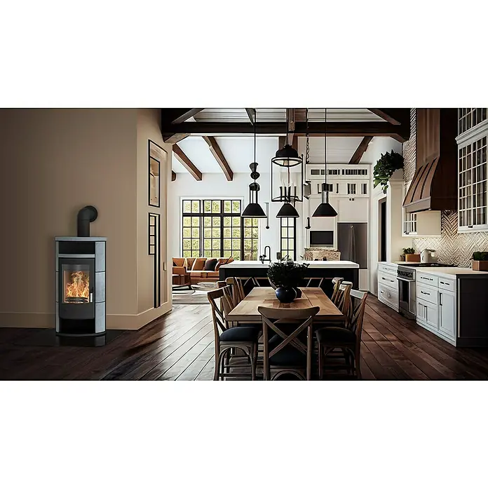 Fireplace Kaminofen Alicante - 8,7 kW, Raumheizvermögen: 126 m³, Material Verkleidung: Speckstein, Schwarz - Ein Kaminofen mit sichtbarem Feuer in einem stilvollen, modernen Wohnraum, der Wärme und Gemütlichkeit ausstrahlt.
