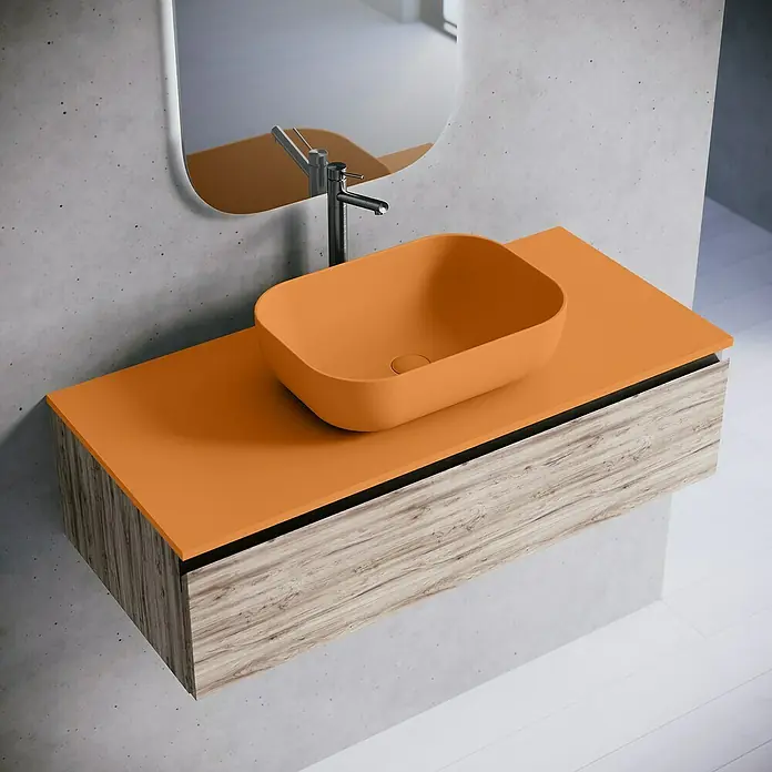 Lavabo y encimera Stadium - 46 cm x 100 mm, Melocotón - Lavabo de baño moderno con un lavabo sobre encimera naranja y un armario de madera para un ambiente elegante.