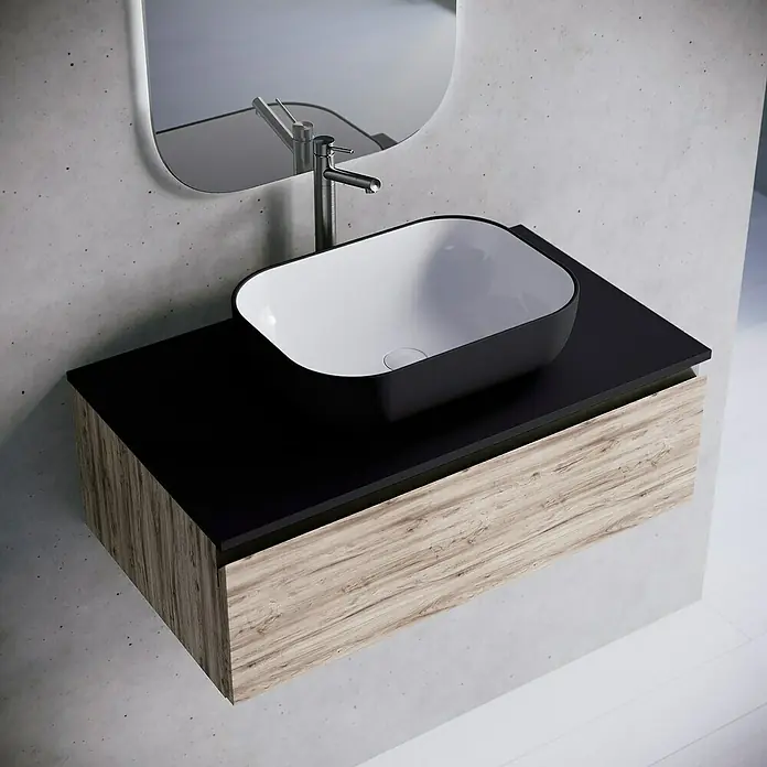 Lavabo y encimera Stadium Bicolor - 46 x 81 cm, Negro/Blanco - Lavabo de baño moderno con encimera negra y cajón de madera debajo de un espejo.