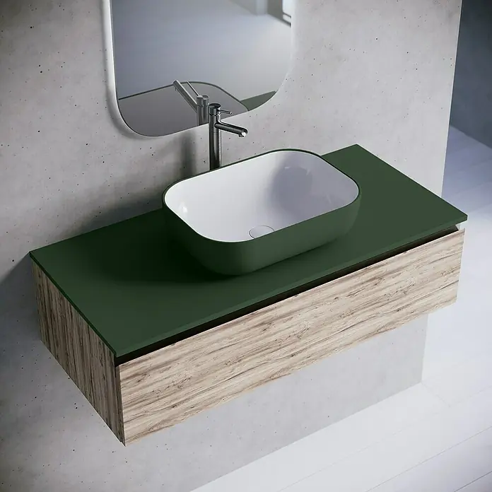 Lavabo y encimera Stadium Bicolor - 46 x 101 cm, Verde oliva/Blanco - Moderno lavabo de baño con encimera verde y cajón de madera bajo un espejo.