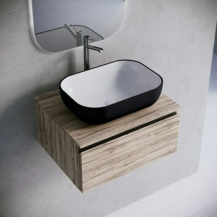 Lavabo de sobremesa Stadium Bicolor - 33 x 45,41 cm, Negro/Blanco - Elegante lavabo de baño en blanco y negro sobre un mueble de madera, acentuado por un espejo y grifo modernos.