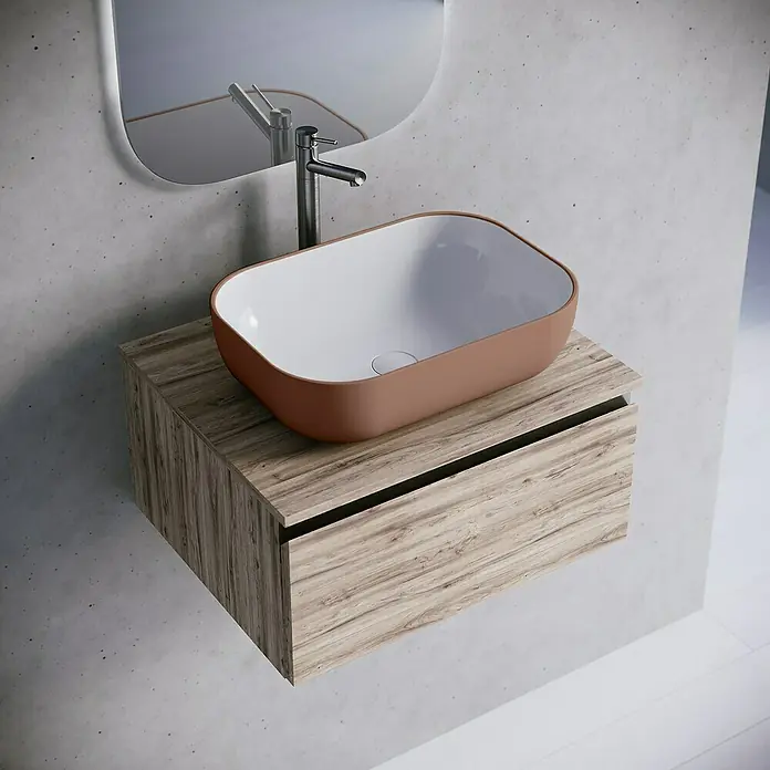 Lavabo de sobremesa Stadium Bicolor - 33 x 45,41 cm, Rosa california/Blanco - Lavabo con mueble y espejo. El lavabo es marrón y blanco y el mueble es de madera.