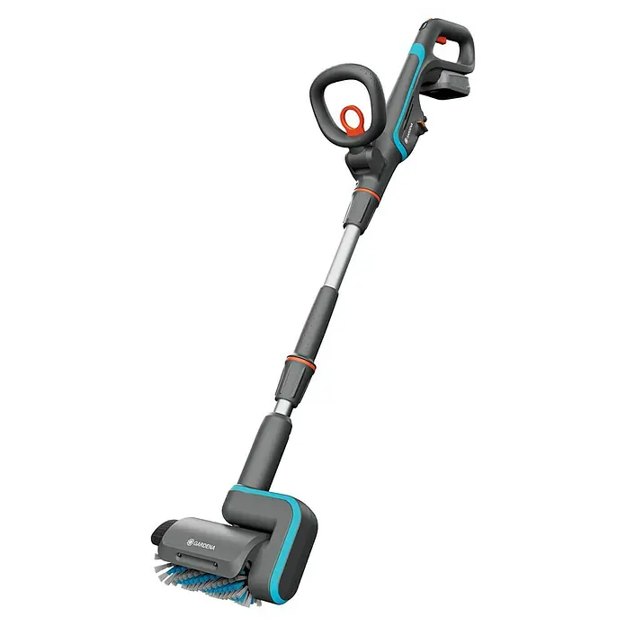 Gardena Power for All 18V Akku-Reinigungsbürste AquaBrush Patio 03/18V - 1 Akku - Akku-Fugenbürste von Gardena mit verstellbarem Teleskopstiel, Griff und Bürstenkopf für die Reinigung von Fugen auf Gehwegen und Terrassen.