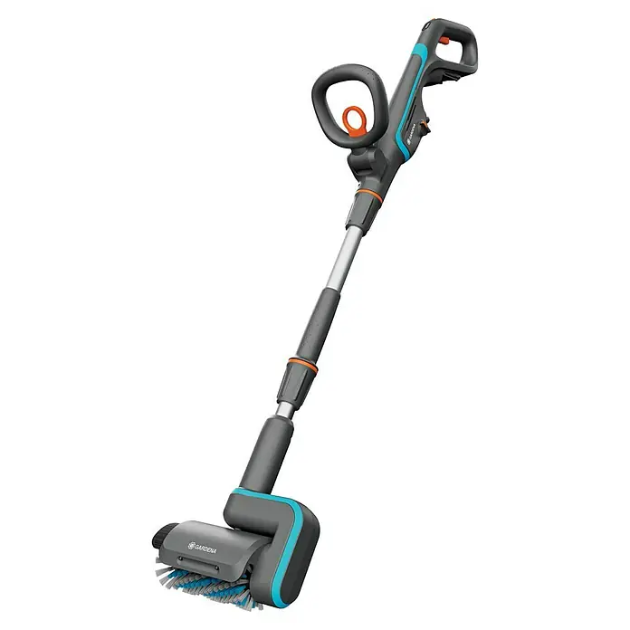 Gardena Power for All 18V Akku-Reinigungsbürste AquaBrush Patio 03/18V - Ohne Akku - Gardena Akku-Terrassenbürste mit Teleskopstiel und rotierenden Bürsten für eine gründliche Reinigung von Terrassen und Gehwegen.