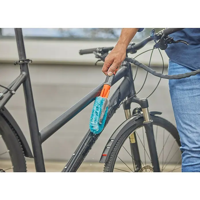 Gardena Cleansystem Fahrrad-Bürsten-Set - 2 -tlg. - Die GARDENA Waschbürste reinigt ein Fahrrad. Mit ihren Borsten entfernt sie Schmutz und Staub. Ideal zur Fahrradpflege.