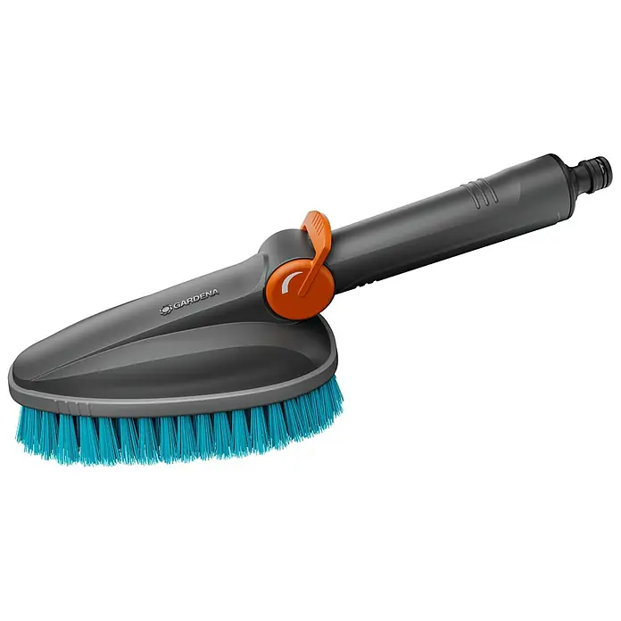 Gardena Cleansystem Handbürste Cleansystem M hard - Wasserführend - Die Gardena Waschbürste mit drehbarem Bürstenkopf ist ideal für die effektive Reinigung von Oberflächen im Außenbereich. Mit Wasseranschluss für bequemes Arbeiten.