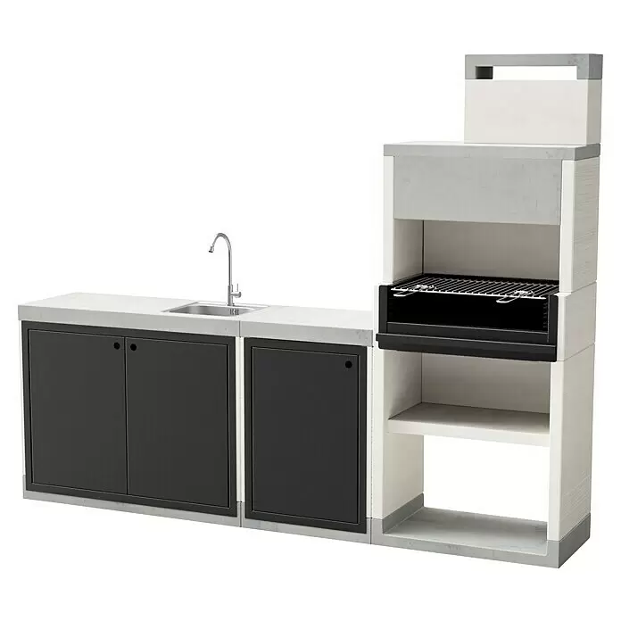 Tuozi Venit Holzkohlegrill - Weiß-Grau, B x T x H: 78 x 47 x 197 cm - Moderne Outdoor-Küche mit hellgrauer Arbeitsplatte, schwarzen Schränken, integrierter Spüle, schwarzem Grill und Regalen.