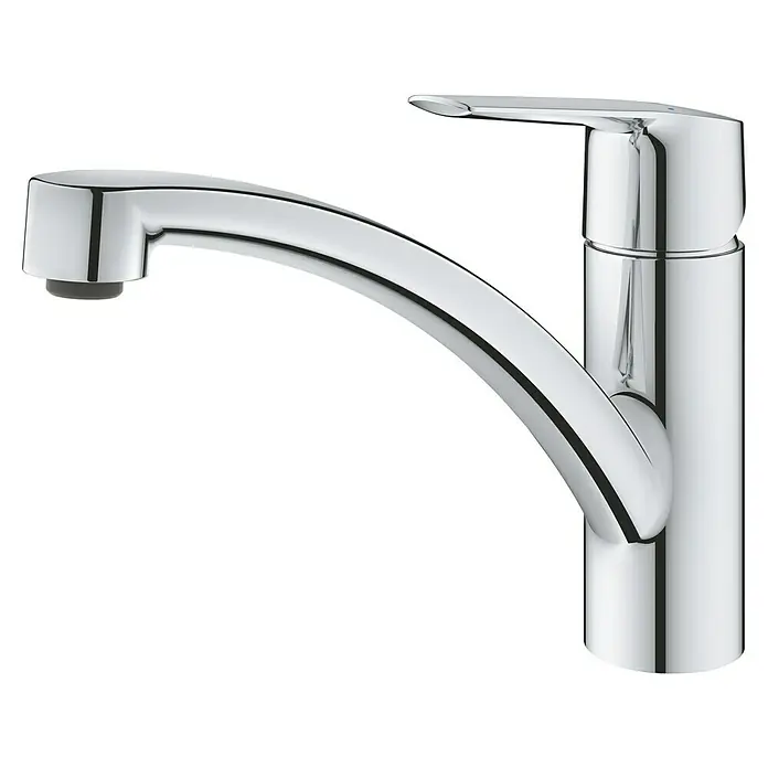 Grohe QuickFix Spültischarmatur Start - Ausladung Armatur: 227 mm, Chrom, Schwenkbereich: 140 ° - Nahaufnahme eines glänzenden Chrom-Wasserhahns mit gebogenem Auslauf und schlankem Griff auf einem schwarzen Hintergrund.
