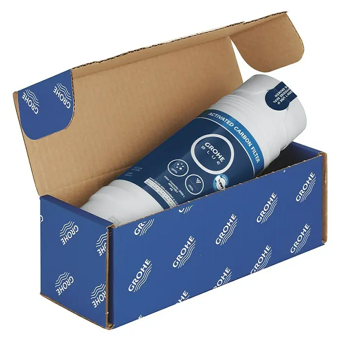 Grohe Blue Aktivkohlefilter - Passend für: Grohe Blue Home, Blue Professional & Blue Pure, Höhe: 23,4 cm - Nahaufnahme eines Grohe Blue Aktivkohlefilter-Ersatzes in einer blauen Verpackung, bereit für den Einsatz für sauberes Wasser.