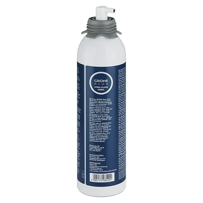 Grohe Blue Reinigungskartusche - Passend für: Grohe Blue Adapter, Höhe: 26,5 cm - Bild einer Flasche Grohe Blue Xtra-Clean, einem Reinigungsmittel für Grohe Wassersysteme, mit blauem Etikett und grauer Sprühvorrichtung.
