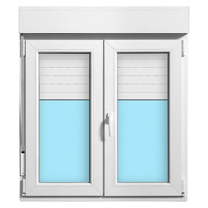 Ventana de PVC oscilobatiente - 100 x 115 cm, Blanco - Ventana con persianas enrollables parcialmente bajadas. Se ven los marcos blancos y los cristales azules.