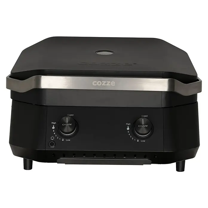 Cozze Plancha-Grill G 500 - Grillfläche (B x T): 53,5 x 41,8 cm, 5 kW, Schwarz - Produktabbildung eines Cozze-Grills in Schwarz mit silberfarbenem Akzent. Der Grill verfügt über zwei Drehknöpfe zur Temperaturregelung.