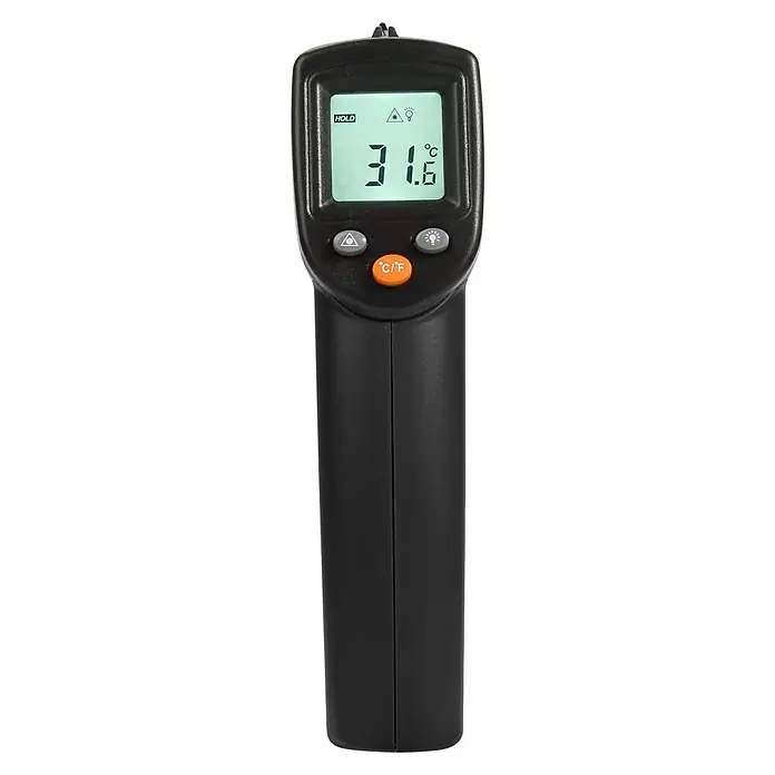 Cozze Starter-Set Pizza - 3 -tlg. - Ein schwarzes Infrarot-Thermometer zeigt eine Temperatur von 31,6 °C an. Gut geeignet für vielfältige Messungen im Haushalt.
