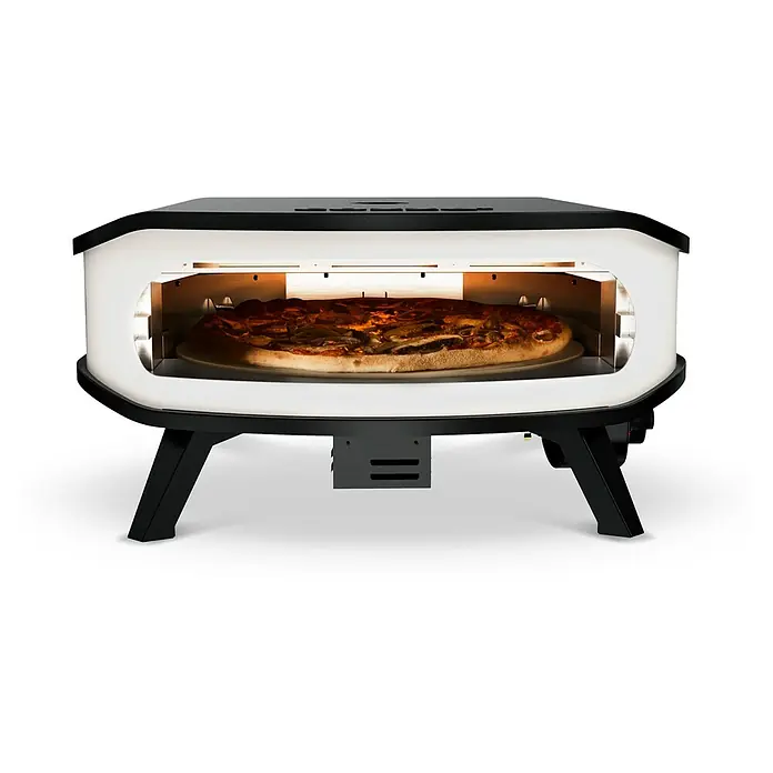 Cozze Pizzaofen mit drehbarem Pizzastein - Durchmesser Grillfläche: 42,5 cm, 6 kW, Weiß/Schwarz, Stahl - Ein Pizzaofen mit einer köstlichen Pizza darin. Der Ofen hat ein modernes Design in Schwarz und Weiß und steht auf einem schwarzen Untergestell.