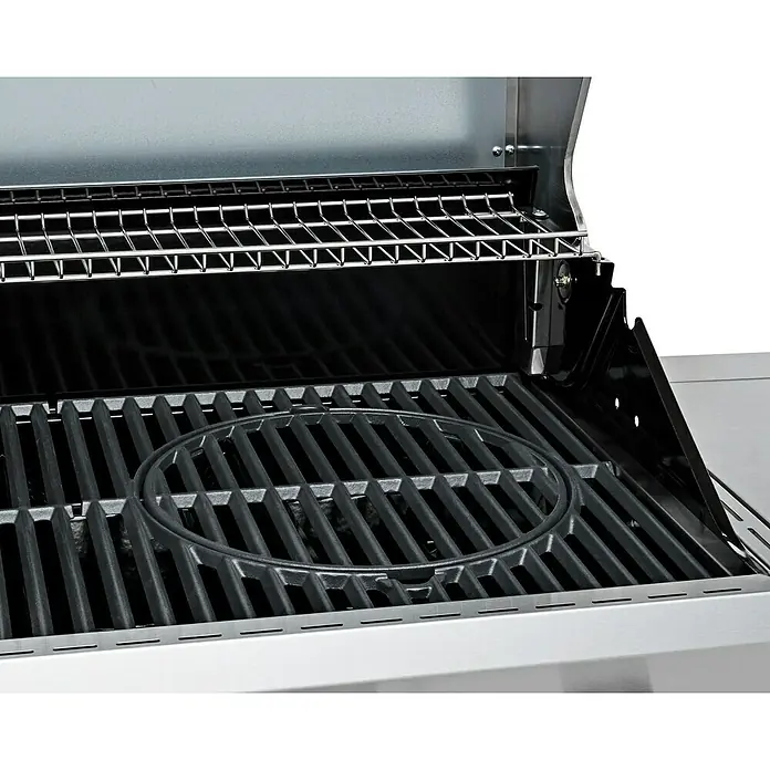 Grandstate Gasgrill Eagle 411 - Grillfläche (B x T): 71 x 45 cm, 14 kW, Anzahl Brenner: 4 Stk., Material Grillfläche: Gusseisen - Nahaufnahme eines Edelstahlgrills mit einem runden Grillrost. Ideal zum Grillen von Steaks und Gemüse im Freien.