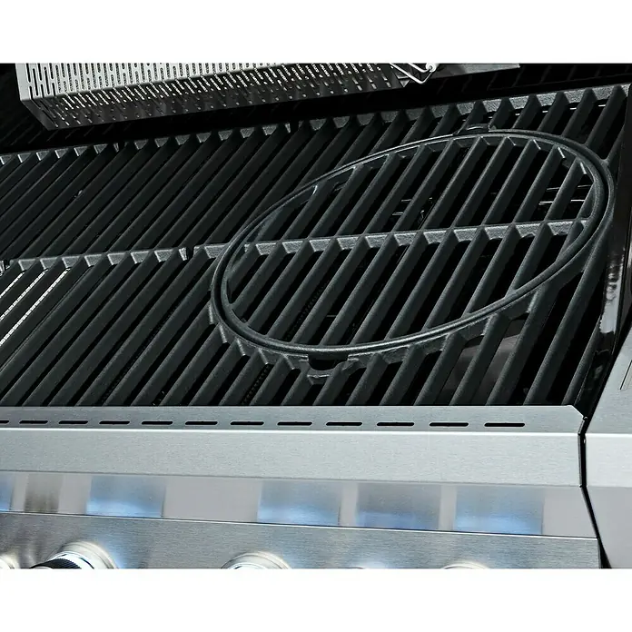 Grandstate Gasgrill Eagle 652 - Grillfläche (B x T): 90 x 45 cm, 24,2 kW, Anzahl Brenner: 6 Stk., Material Grillfläche: Gusseisen - Nahaufnahme eines Grills mit gusseisernem Grillrost und Edelstahl-Akzenten. Ideal zum Grillen im Freien und für köstliche Mahlzeiten.