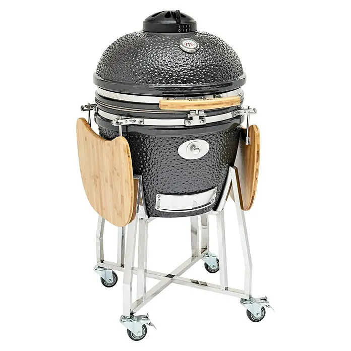 Flame Rock  Holzkohlegrill Kamado 22 Pro - Durchmesser Grillfläche: 49 cm, Grau - Bild eines schwarzen Keramikgrills mit Holzablagen und einem silbernen Metallgestell auf Rädern.