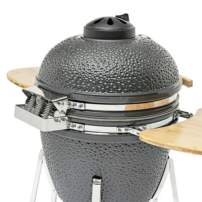 Flame Rock  Holzkohlegrill Kamado 22 Pro - Durchmesser Grillfläche: 49 cm, Grau - Bild eines Keramikgrills mit Seitentischen und einem Deckelventil, ideal zum Räuchern und Grillen.