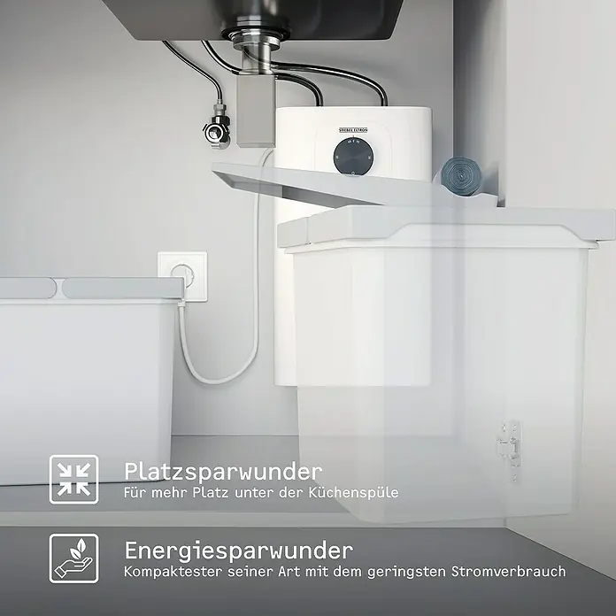 Stiebel Eltron Warmwasserspeicher SNU 5 Plus - 5 l, 2.000 W, Temperaturbereich: 35 °C - 85 °C, Untertischmontage - Produktbild eines Stiebel Eltron Warmwasserspeichers unter einer Spüle, der Platz spart und energieeffizient ist.
