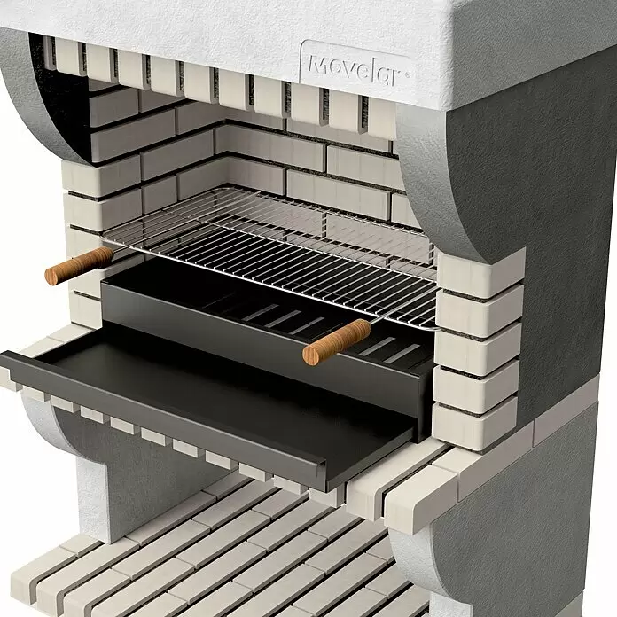 Movelar Bailen Holzkohlegrill - Grillfläche (B x T): 69,5 x 35 cm, Grau/Beige, B x T x H: 86,5 x 58 x 220 cm - Moderner Stein-Grill mit hellen Ziegeln, dunkelgrauer Außenseite, Metallrost und schwarzer Aschelade mit Holzgriffen.