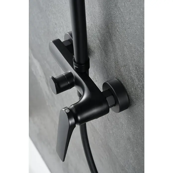 Imex Delos Sistema de ducha - Grifo monomando, Negro - Primer plano de un elegante grifo de ducha en negro mate. Su diseño moderno y la alta calidad de fabricación son muy atractivos.