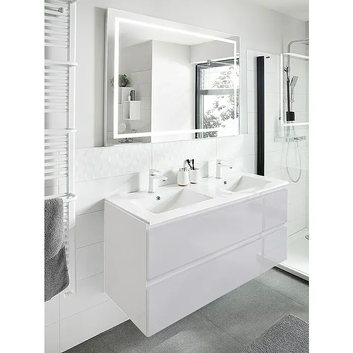 Camargue Espacio Waschtischunterschrank - 120 x 46 x 60 cm, 2 Schubkästen, Gama weiß glänzend - Ein modernes Badezimmer mit einem weißen Doppelwaschtisch und einem beleuchteten Spiegel. Elegantes Design für Ihr Badezimmer.