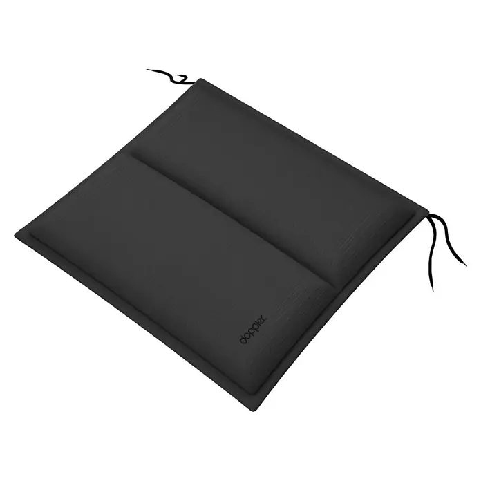 Doppler Outdoor-Sitzkissen City - Schwarz, L x B x H: 48 x 48 x 6 cm - Nahaufnahme eines grauen Doppler-Sitzkissens mit Bändern zur Befestigung an einem Stuhl, ideal für mehr Komfort im Freien.