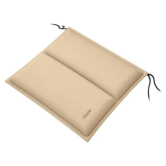 Doppler Outdoor-Sitzkissen City - Beige, L x B x H: 48 x 48 x 6 cm - Nahaufnahme eines beigefarbenen Doppler Sitzkissens mit praktischen Bindebändern für einen sicheren Halt und Komfort.