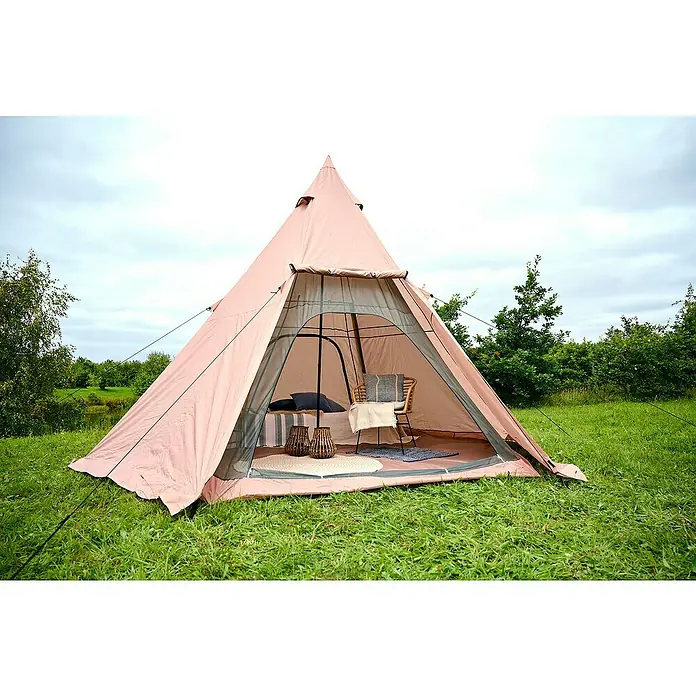 Tipi-Zelt - L x B x H: 450 x 390 x 300 cm, Polyester, Beige - Ein geräumiges Tipi-Zelt mit Inneneinrichtung steht auf einer grünen Wiese und bietet einen gemütlichen Unterschlupf in der Natur.
