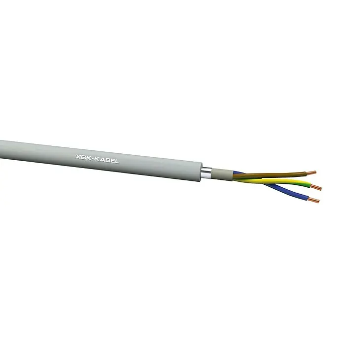 Mantelleitung geschirmt NYM(ST)-J 3x1,5 - Anzahl Adern: 3, 1,5 mm², 50 m - Nahaufnahme eines XBK-Kabels mit freiliegenden, farbcodierten Adern, die dessen Aufbau und Flexibilität demonstrieren.