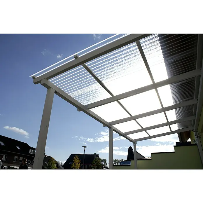 Wellplatte - 2.500 x 900 x 2,2 mm, Kunststoff, Transparent - Die transparente Terrassenüberdachung bietet Schutz vor Witterungseinflüssen und spendet gleichzeitig angenehmes Licht für den Außenbereich.