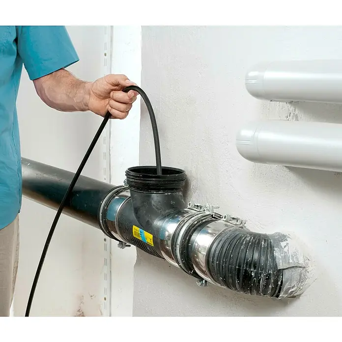 Kärcher Rohrreinigungs-Set PC 7.5 - 7,5 m, Passend für: Kärcher Hochdruckreiniger K2 - K7 - Rohrreinigung mit einer flexiblen Welle. Das Rohr ist aus schwarzem Kunststoff und mit Schellen befestigt.