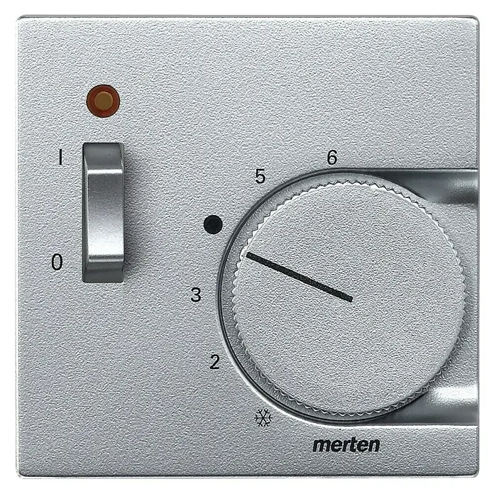 Merten System M Thermostat-Abdeckung 536160 - Aluminium matt, Kunststoff - Nahaufnahme einer Merten Raumtemperaturregler-Steuerung aus Metall.