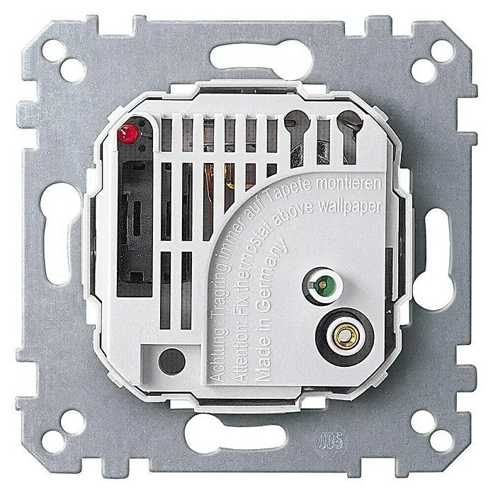 Merten Raumthermostat 536302 mit Schalter - Silber, Unterputzmontage, 50 Hz - 60 Hz - Nahaufnahme der Rückseite eines elektronischen Geräts mit Hinweisen zur Montage auf Tapete, hergestellt in Deutschland.