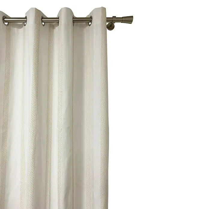Cortina con ollaos Montroy - An x Al: 140 x 260 cm, Blanco, Textil - Primer plano de una elegante cortina blanca con rayas sutiles y ojales plateados en una barra de cortina.