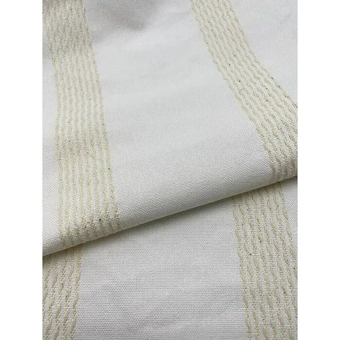 Cortina con ollaos Montroy - An x Al: 140 x 260 cm, Blanco, Textil - Primer plano de un tejido blanco con rayas beige, que ofrece una textura elegante y natural para proyectos de decoración.