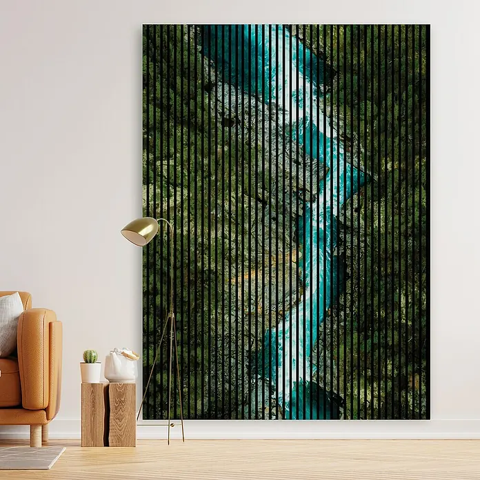 Profiles and more Akustikpaneel Canyon - 2.400 x 1.693 x 19 mm - Ein vertikaler Kunstdruck mit einem Fluss durch einen dichten Wald, der eine moderne und natürliche Ästhetik für jeden Raum bietet.