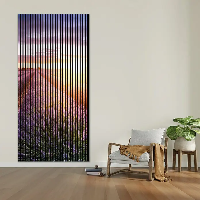 Profiles and more Akustikpaneel Lavendel - 2.400 x 1.133 x 19 mm - Vertikal gestreiftes Wandbild, das ein Lavendelfeld bei Sonnenuntergang zeigt, verleiht jedem Raum eine moderne und künstlerische Note.