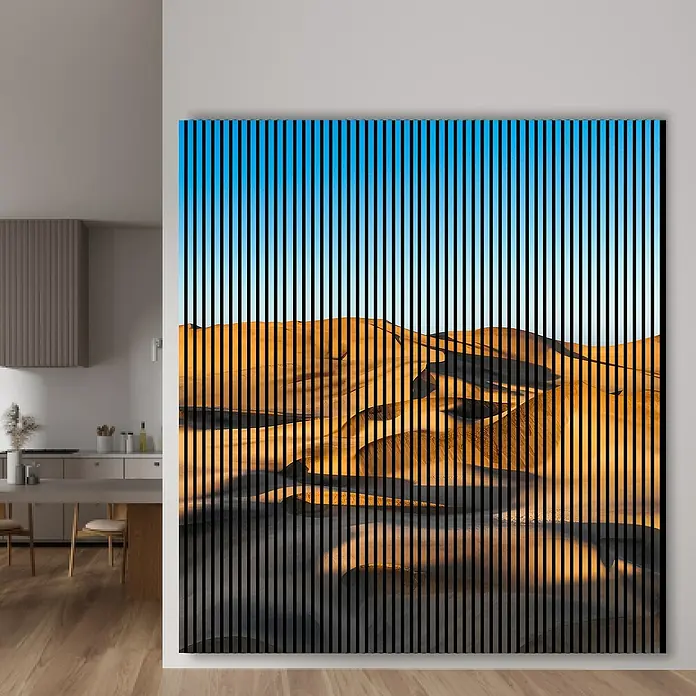 Profiles and more Akustikpaneel Dünen - 2.400 x 2.253 x 19 mm - Dekoratives Wandbild mit abstraktem Wüstenmotiv und vertikalen Linien, das eine moderne und künstlerische Note in jeden Raum bringt.
