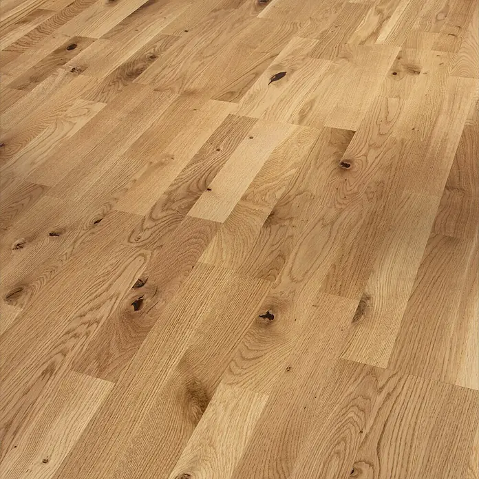 Parador Parkett Basic 11.5 - Eiche Rustikal matt lackiert, Schiffsboden, 1.080 x 185 x 11,5 mm - Ein hellbrauner, hölzerner Bodenbelag, der ein warmes und natürliches Ambiente erzeugt. Perfekt für stilvolle Innenräume.