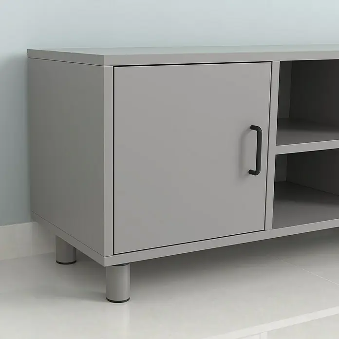 Rei Pata para muebles 973 - Aluminio, Aluminio, Ø x L: 5 x 10 cm - Primer plano de un mueble de TV gris con una puerta y estantes abiertos, sobre pies redondos.