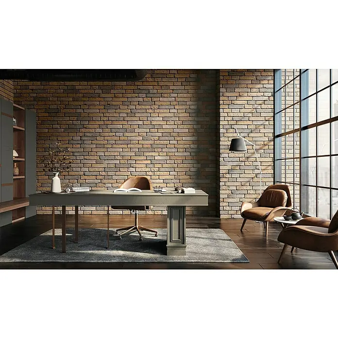 Stegu Verblendstein Chicago - 15 x 51 cm, Braun/Grau, Steinoptik - Büroraum mit Schreibtisch, Stühlen und Backsteinwand. Das Interieur ist modern und stilvoll, ideal für konzentriertes Arbeiten.