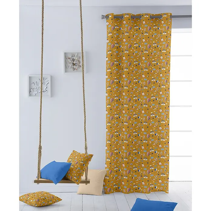 Cortina con ollaos Infantil - An x Al: 140 x 260 cm, Mostaza, Poliéster - Habitación infantil con cortina amarilla estampada, columpio con cojines y decoración de pared.