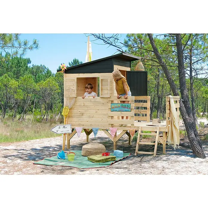 Soulet Spielhaus Oakland - L x B x H: 187 x 261 x 216 cm, Holz - Ein hölzernes Spielhaus im Freien mit Kindern, das einen verspielten Rückzugsort bietet.